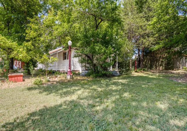 Photo 3 of Single family home for sale at 402 Jones St, Tom Bean, TX 75489 | MLS# 21330971 | Listing updated on 2026-08-02
