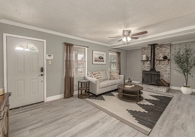 Photo 2 of Single family home for sale at 1409 Crestview Dr, Kaufman, TX 75142 | MLS# 21331385 | Listing updated on 2026-10-02