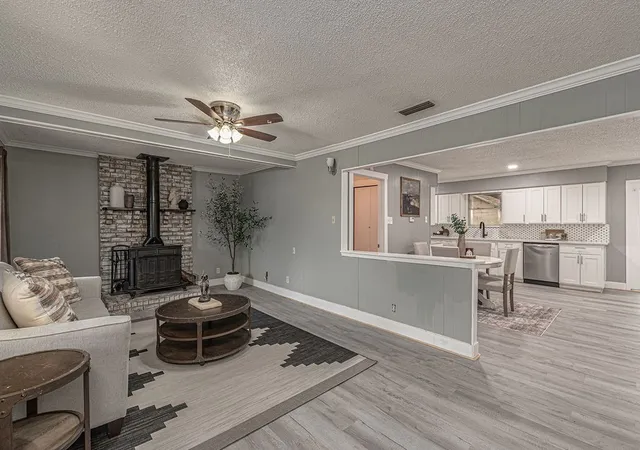 Photo 3 of Single family home for sale at 1409 Crestview Dr, Kaufman, TX 75142 | MLS# 21331385 | Listing updated on 2026-10-02