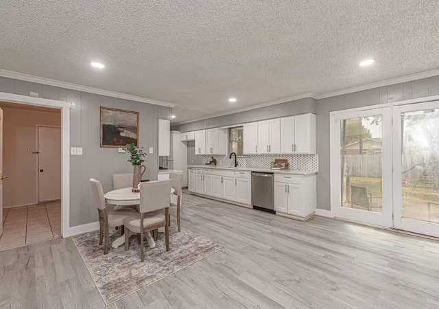 Photo 3 of Single family home for sale at 1409 Crestview Dr, Kaufman, TX 75142 | MLS# 21331385 | Listing updated on 2026-10-02