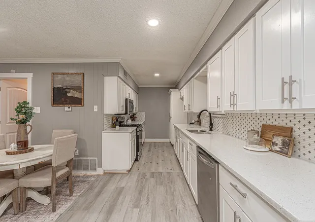 Photo 4 of Single family home for sale at 1409 Crestview Dr, Kaufman, TX 75142 | MLS# 21331385 | Listing updated on 2026-10-02