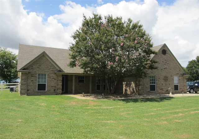 Photo 2 of Sale Pending at 3911 Fm 67, Itasca, TX 76055 | MLS# 21331852 | Listing updated on 2026-09-08