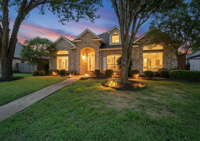 Photo 1 of Single family home for sale at 1132 Devonshire Dr, De Soto, TX 75115 | MLS# 21330316 | Listing updated on 2026-09-10