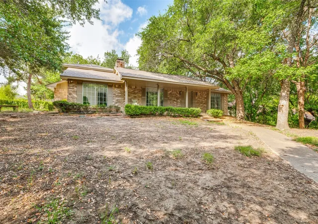 Photo 2 of Single family home for sale at 406 Dula Cir, Duncanville, TX 75116 | MLS# 21331950 | Listing updated on 2026-09-18