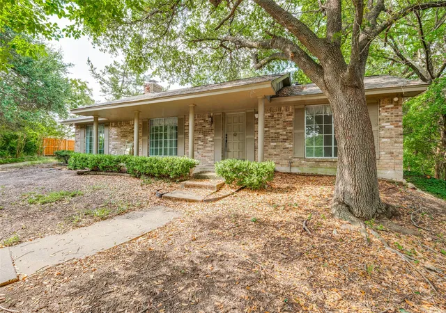 Photo 3 of Single family home for sale at 406 Dula Cir, Duncanville, TX 75116 | MLS# 21331950 | Listing updated on 2026-09-18