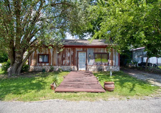 Photo 1 of Single family home for sale at 12 Old Shawnee Trail Dr, Gordonville, TX 76245 | MLS# 21324648 | Listing updated on 2026-09-08