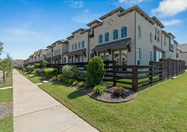 Photo 1 of Single family home for sale at 3700 Queen Rd, Sherman, TX 75090 | MLS# 21310274 | Listing updated on 2026-09-08