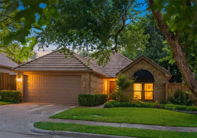 Photo 3 of Single family home for sale at 2739 Sedgeway Ln, Carrollton, TX 75006 | MLS# 21328599 | Listing updated on 2026-09-13