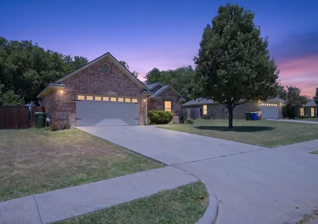 Photo 2 of Single family home for sale at 127 N Point Dr, Krum, TX 76249 | MLS# 21330749 | Listing updated on 2026-09-13