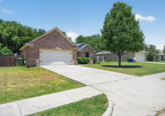 Photo 3 of Single family home for sale at 127 N Point Dr, Krum, TX 76249 | MLS# 21330749 | Listing updated on 2026-09-13