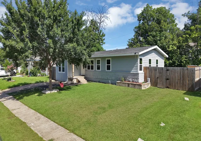 Photo 1 of Single family home for sale at 113 E Linda Dr, Garland, TX 75041 | MLS# 21332157 | Listing updated on 2026-07-30