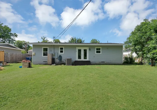 Photo 3 of Single family home for sale at 113 E Linda Dr, Garland, TX 75041 | MLS# 21332157 | Listing updated on 2026-07-30