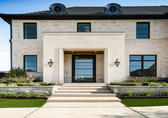 Photo 3 of Single family home for sale at 113 Murano Pl, Southlake, TX 76092 | MLS# 21304041 | Listing updated on 2026-09-13