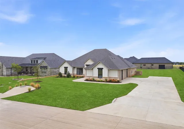 Photo 2 of Single family home for sale at 2714 Village Rd, Granbury, TX 76049 | MLS# 21321100 | Listing updated on 2026-09-12