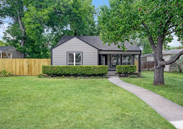 Photo 1 of Single family home for sale at 833 Springbrook Dr, Fort Worth, TX 76107 | MLS# 21332179 | Listing updated on 2026-10-19