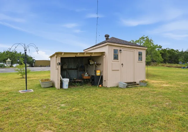 Photo 4 of Single family home for sale at 701 Van Winkle St, Weatherford, TX 76086 | MLS# 21330919 | Listing updated on 2026-09-11