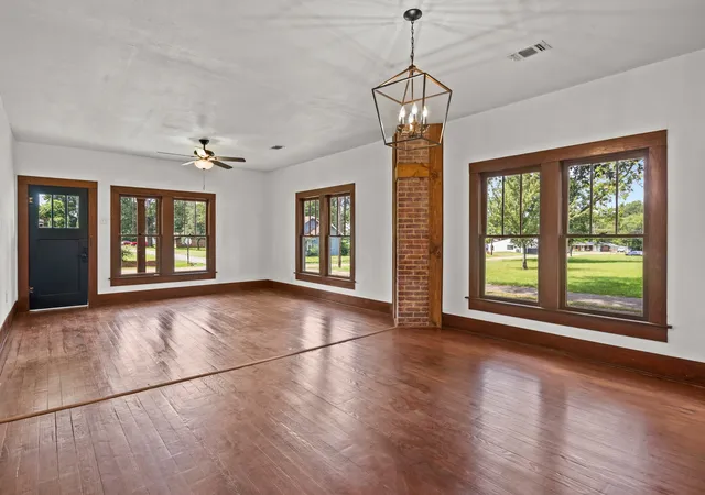 Photo 3 of Single family home for sale at 207 W 3Rd St, Omaha, TX 75571 | MLS# 21332185 | Listing updated on 2026-09-14