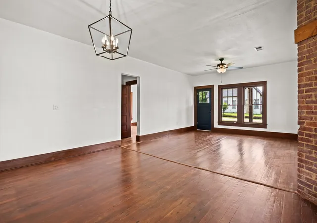 Photo 4 of Single family home for sale at 207 W 3Rd St, Omaha, TX 75571 | MLS# 21332185 | Listing updated on 2026-09-14