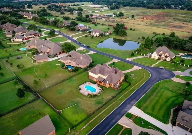 Photo 4 of Single family home for sale at 7001 Diamond Oaks Dr, Mansfield, TX 76063 | MLS# 21331379 | Listing updated on 2026-10-01