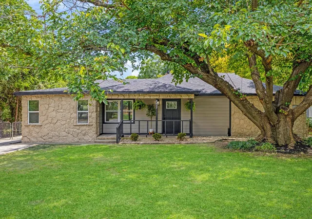 Photo 1 of Single family home for sale at 8837 Claiborn St, Lakeside, TX 76135 | MLS# 21332232 | Listing updated on 2026-09-14