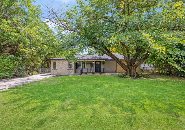 Photo 2 of Single family home for sale at 8837 Claiborn St, Lakeside, TX 76135 | MLS# 21332232 | Listing updated on 2026-09-14