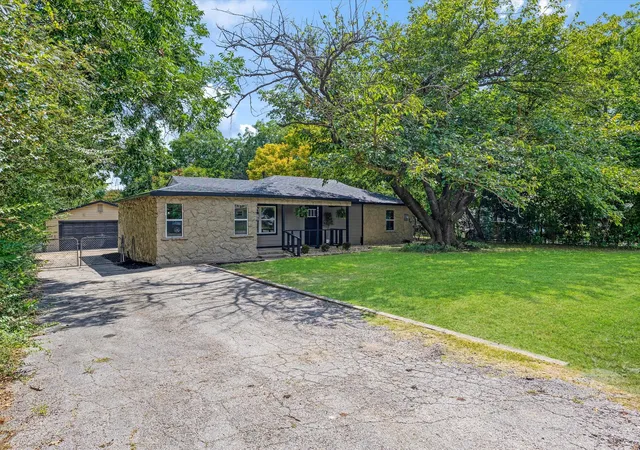Photo 3 of Single family home for sale at 8837 Claiborn St, Lakeside, TX 76135 | MLS# 21332232 | Listing updated on 2026-09-14