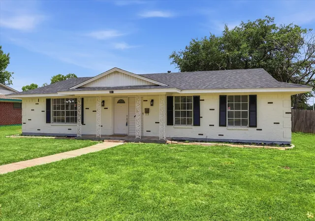 Photo 4 of Single family home for sale at 3301 Hillsdale Ln, Garland, TX 75042 | MLS# 21329175 | Listing updated on 2026-09-15