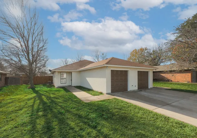 Photo 3 of House for sale at 1817 San Rafael St, Fort Worth, TX 76134 | MLS# 21332054 | Listing updated on 2026-07-30