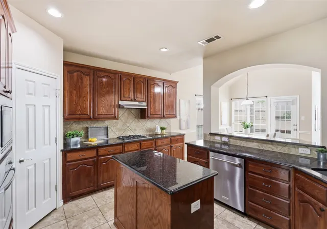 Photo 3 of Single family home for sale at 11532 Glen Rose Dr, Frisco, TX 75035 | MLS# 21331841 | Listing updated on 2026-09-14