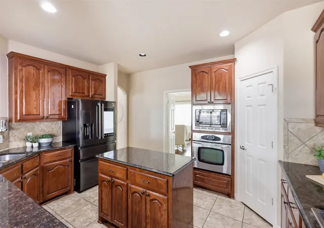 Photo 4 of Single family home for sale at 11532 Glen Rose Dr, Frisco, TX 75035 | MLS# 21331841 | Listing updated on 2026-09-14
