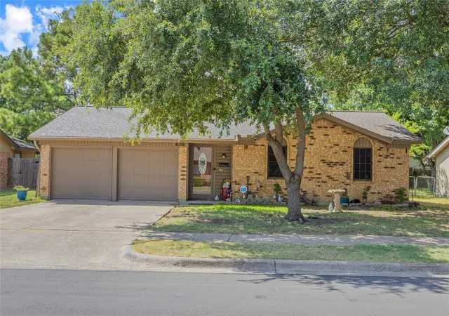 Photo 1 of Single family home for sale at 636 Sue Ann Ln, Burleson, TX 76028 | MLS# 21330504 | Listing updated on 2026-09-16