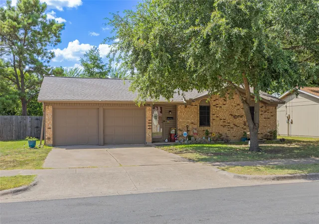 Photo 2 of Single family home for sale at 636 Sue Ann Ln, Burleson, TX 76028 | MLS# 21330504 | Listing updated on 2026-09-16