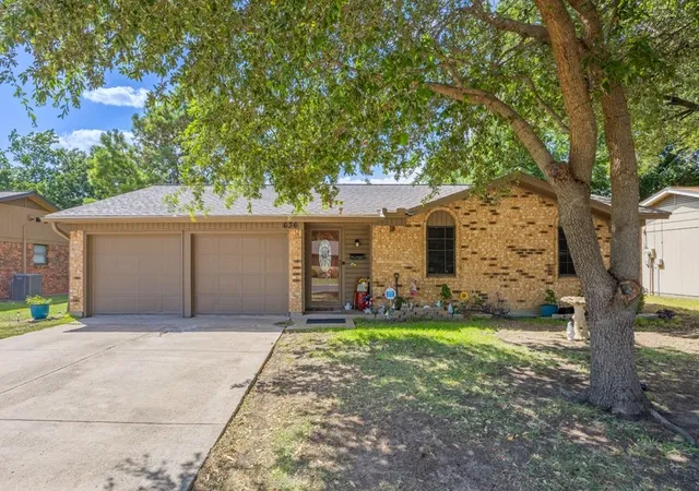 Photo 3 of Single family home for sale at 636 Sue Ann Ln, Burleson, TX 76028 | MLS# 21330504 | Listing updated on 2026-09-16