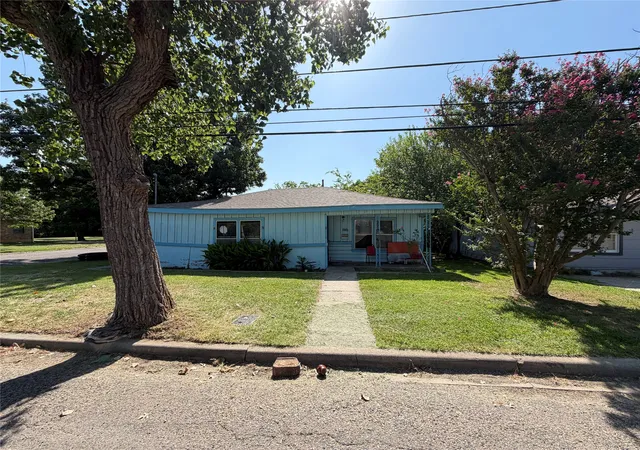 Photo 1 of Single family home for sale at 616 White St, Whitesboro, TX 76273 | MLS# 21332046 | Listing updated on 2026-09-14