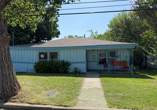 Photo 2 of Single family home for sale at 616 White St, Whitesboro, TX 76273 | MLS# 21332046 | Listing updated on 2026-09-14