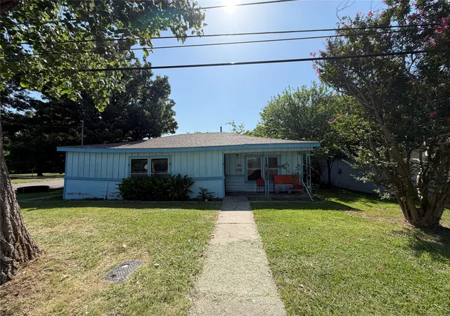 Photo 3 of Single family home for sale at 616 White St, Whitesboro, TX 76273 | MLS# 21332046 | Listing updated on 2026-09-14