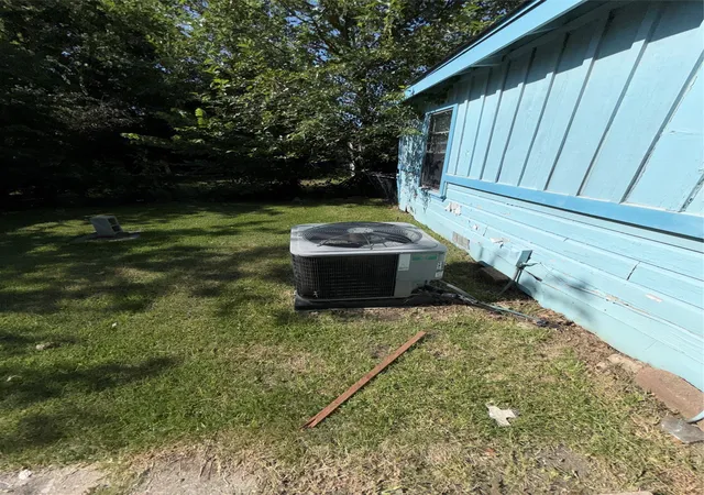 Photo 3 of Sale Pending at 616 White St, Whitesboro, TX 76273 | MLS# 21332046 | Listing updated on 2026-09-23