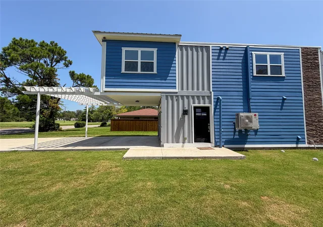 Photo 2 of Single family home for sale at 1224 Kennie Dr, Commerce, TX 75428 | MLS# 21331601 | Listing updated on 2026-07-30