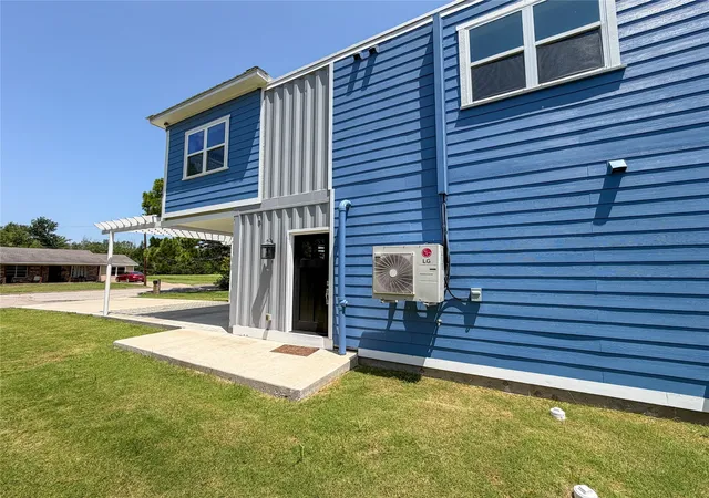 Photo 3 of Single family home for sale at 1224 Kennie Dr, Commerce, TX 75428 | MLS# 21331601 | Listing updated on 2026-09-30