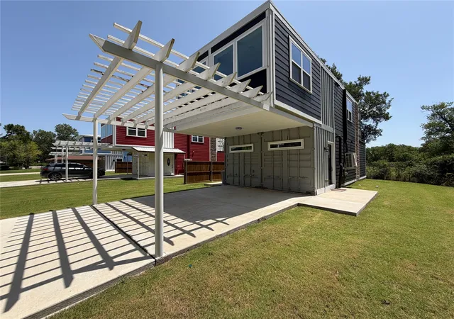 Photo 2 of Single family home for sale at 1232 Kennie Dr, Commerce, TX 75428 | MLS# 21331592 | Listing updated on 2026-07-30