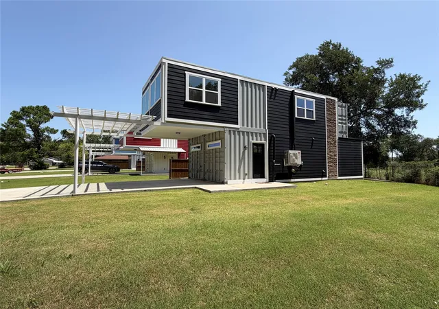 Photo 3 of Single family home for sale at 1232 Kennie Dr, Commerce, TX 75428 | MLS# 21331592 | Listing updated on 2026-07-30