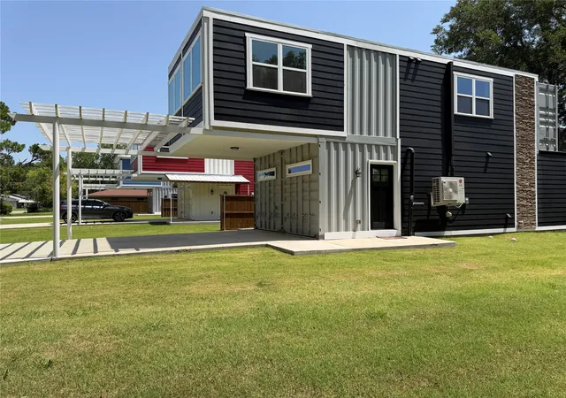 Photo 3 of Single family home for sale at 1232 Kennie Dr, Commerce, TX 75428 | MLS# 21331592 | Listing updated on 2026-09-30
