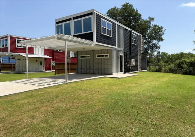 Photo 4 of Single family home for sale at 1232 Kennie Dr, Commerce, TX 75428 | MLS# 21331592 | Listing updated on 2026-09-30