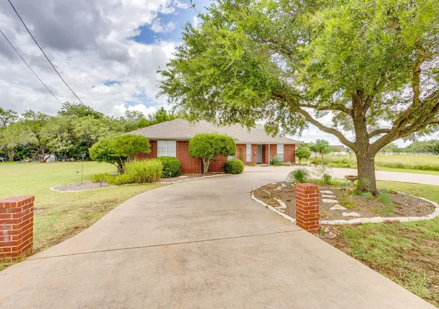 Photo 2 of Single family home for sale at 22011 Pebble Dr, Whitney, TX 76692 | MLS# 21330043 | Listing updated on 2026-09-10