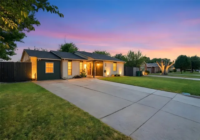 Photo 2 of Sale Pending at 2326 Idlewood Dr, Arlington, TX 76014 | MLS# 21331474 | Listing updated on 2026-09-11