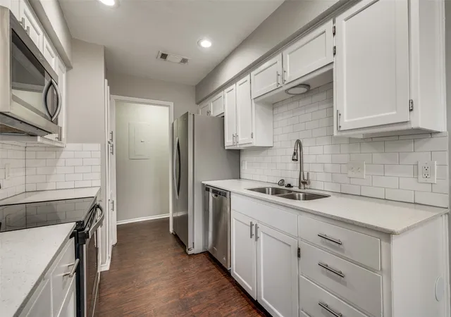 Photo 3 of House for sale at 115 Peachtree Ct, Kennedale, TX 76060 | MLS# 21332483 | Listing updated on 2026-09-22