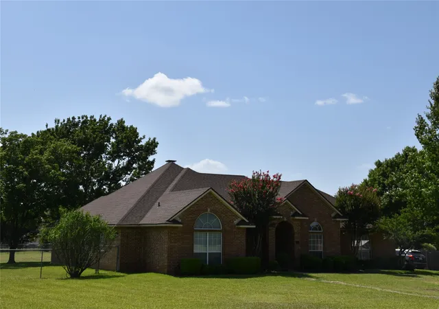 Photo 1 of Sale Pending at 4017 Windmill Ridge Cir, Red Oak, TX 75154 | MLS# 21316183 | Listing updated on 2026-09-10