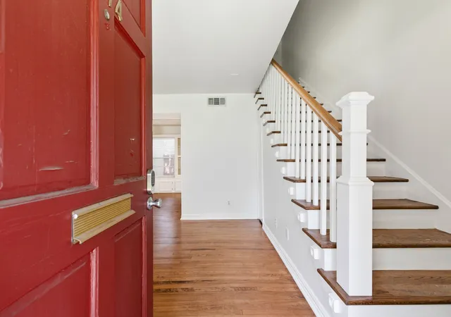 Listing Photo 5 - Condo for sale in building located at 6347 Bordeaux Ave, Dallas, TX 75209 - Unit #6374