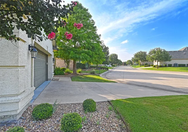 Photo 4 of Single family home for sale at 10016 Edmondson Dr, Denton, TX 76207 | MLS# 21332528 | Listing updated on 2026-09-08