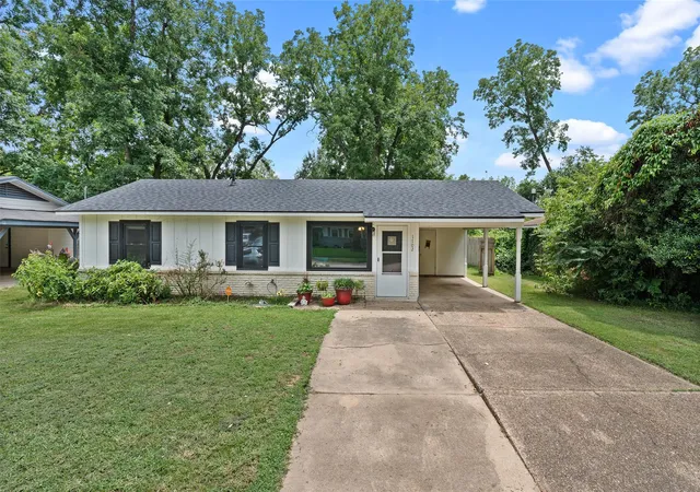 Photo 1 of Single family home for sale at 1702 Cline St, Bossier City, LA 71112 | MLS# 21329304 | Listing updated on 2026-09-12
